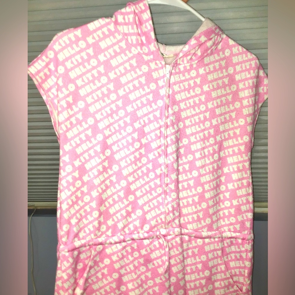 Selling kids Hello Kitty bath robe for $12